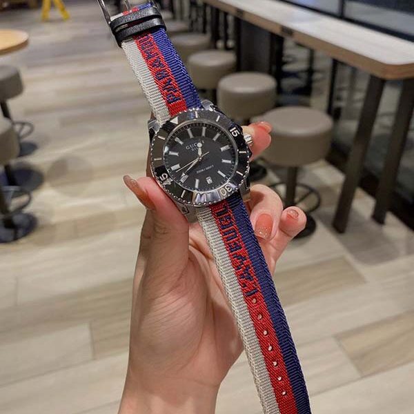 手表復刻古馳Gucci dive系列經典雙拼紅綠條紋尼龍布帶款