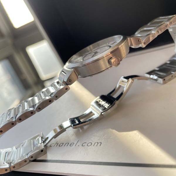 一比一高仿手表LV——TAMBOUR SLIM全系列採用瑞士石英機芯