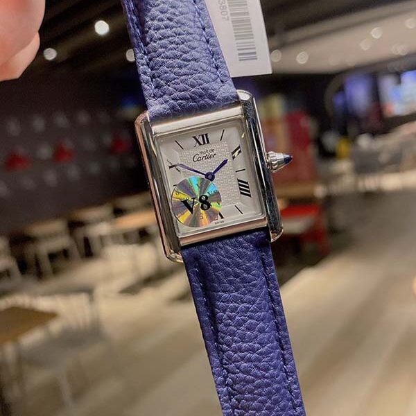a貨卡地亞 CARTIER-Tank腕表家族的代表作瑞士石英機芯