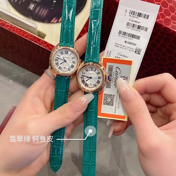 高仿高品質卡卡鑰匙系列卡地亞阿拉伯數字時標和劍形藍鋼指針進口原裝石英機芯
