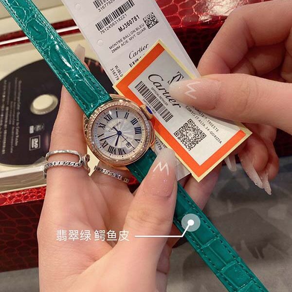 高仿高品質卡卡鑰匙系列卡地亞阿拉伯數字時標和劍形藍鋼指針進口原裝石英機芯