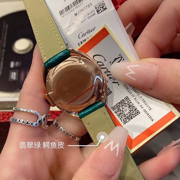 高仿高品質卡卡鑰匙系列卡地亞阿拉伯數字時標和劍形藍鋼指針進口原裝石英機芯