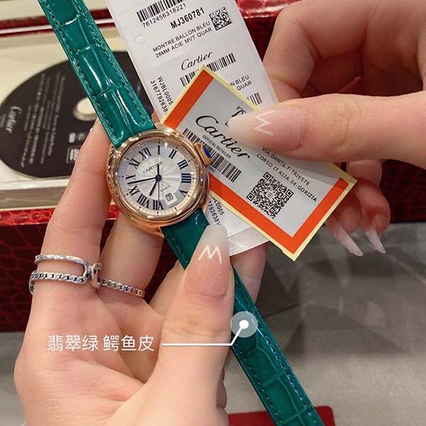 高仿高品質卡卡鑰匙系列卡地亞阿拉伯數字時標和劍形藍鋼指針進口原裝石英機芯
