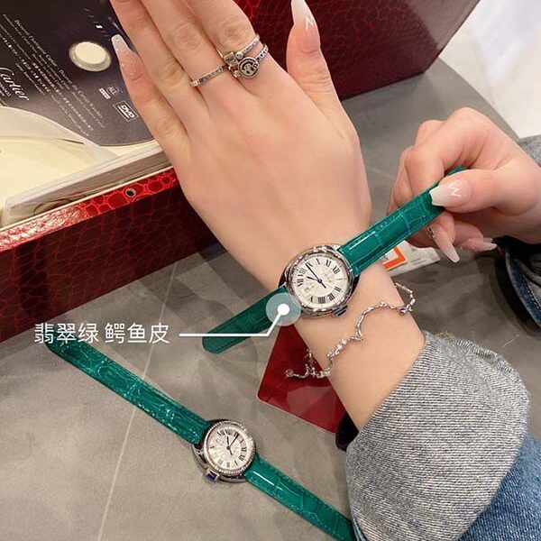 假錶高品質卡卡鑰匙系列卡地亞阿拉伯數字時標和劍形藍鋼指針進口原裝石英機芯