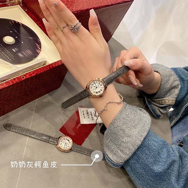 高仿錶高品質卡卡鑰匙系列卡地亞阿拉伯數字時標和劍形藍鋼指針進口原裝石英機芯