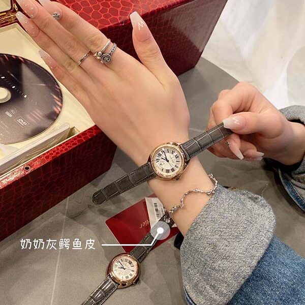 高仿錶高品質卡卡鑰匙系列卡地亞阿拉伯數字時標和劍形藍鋼指針進口原裝石英機芯