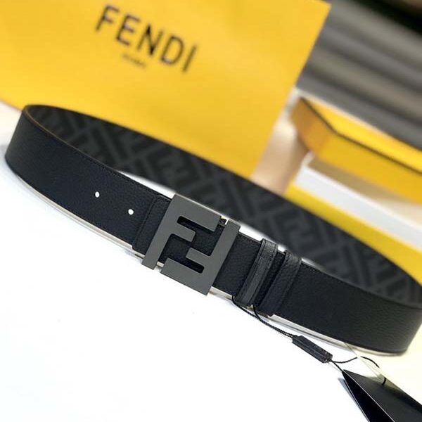 a貨fendi標誌造型鉚釘皮帶