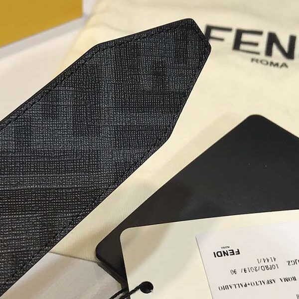 a貨fendi標誌造型鉚釘皮帶