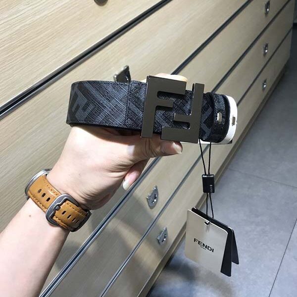 高仿精品 新款fendi鉚釘扣皮帶