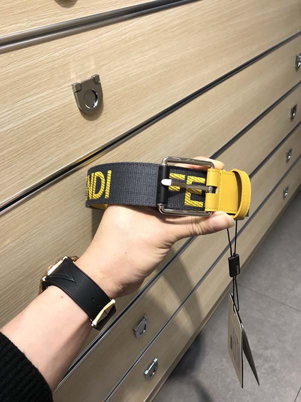 高仿奢侈品 fendi皮帶 小牛皮製成 1 高仿奢侈品 fendi皮帶 小牛皮製成