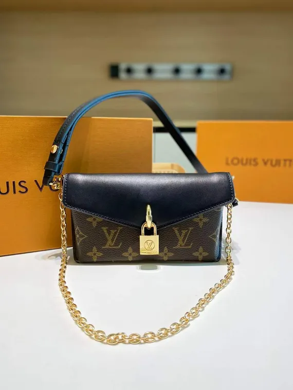 LV高仿 PADLOCK ON STRAP老花拼色手機包手提單肩斜挎包眼鏡盒腋下包尺寸