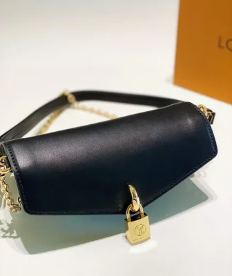 LV高仿 PADLOCK ON STRAP老花拼色手機包手提單肩斜挎包眼鏡盒腋下包尺寸