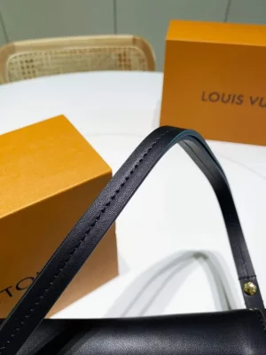 LV高仿 PADLOCK ON STRAP老花拼色手機包手提單肩斜挎包眼鏡盒腋下包尺寸