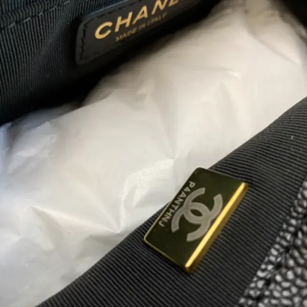 chanel23p duma中型雙肩包高仿口袋設計加上三個chanel雙clogo整包很立體有型尺寸21 20型號99235