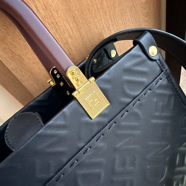 芬迪高仿頂級原單fendi peekabo 購物袋可手提可斜挎2023 25 芬迪高仿頂級原單fendi peekabo 購物袋可手提可斜挎2023