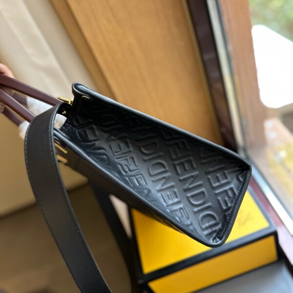 芬迪高仿頂級原單fendi peekabo 購物袋可手提可斜挎2023 22 芬迪高仿頂級原單fendi peekabo 購物袋可手提可斜挎2023