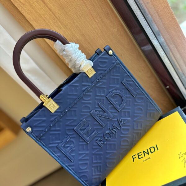 芬迪高仿頂級原單fendi peekabo 購物袋可手提可斜挎2023 16 芬迪高仿頂級原單fendi peekabo 購物袋可手提可斜挎2023