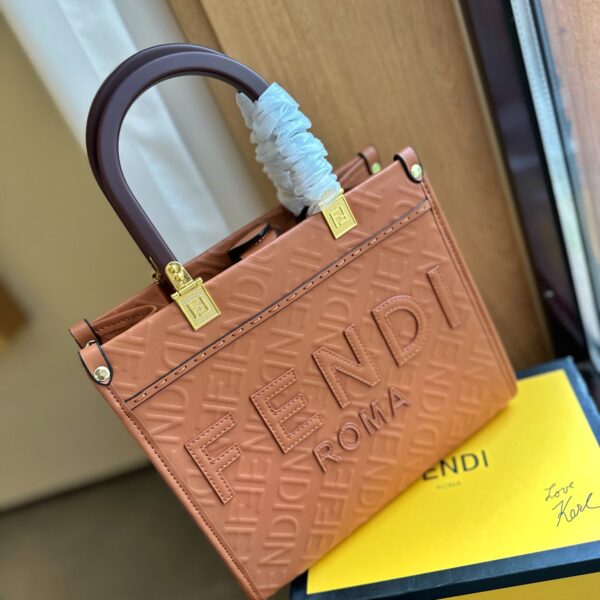芬迪高仿頂級原單fendi peekabo 購物袋可手提可斜挎2023 17 芬迪高仿頂級原單fendi peekabo 購物袋可手提可斜挎2023