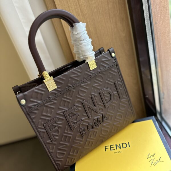 芬迪高仿頂級原單fendi peekabo 購物袋可手提可斜挎2023 19 芬迪高仿頂級原單fendi peekabo 購物袋可手提可斜挎2023