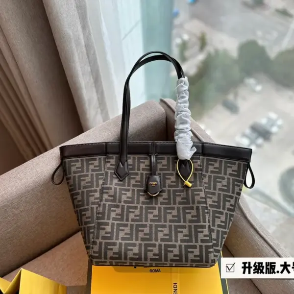 芬迪高仿家新品摺紙 購物袋高仿大號2023 18 芬迪高仿家新品摺紙 購物袋高仿大號2023