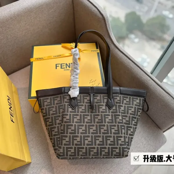 芬迪高仿家新品摺紙 購物袋高仿大號2023 25 芬迪高仿家新品摺紙 購物袋高仿大號2023