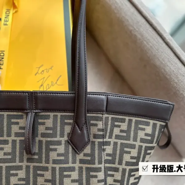 芬迪高仿家新品摺紙 購物袋高仿大號2023 26 芬迪高仿家新品摺紙 購物袋高仿大號2023