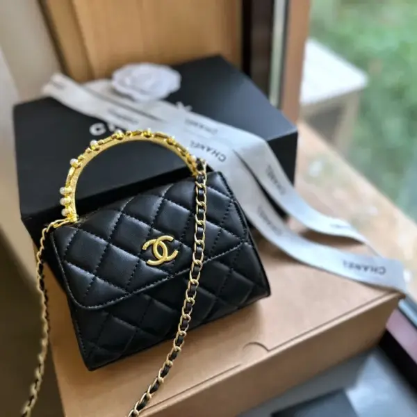 Chanel 香奈兒2023高仿23B珍珠鑲鑽手柄小凱莉的風也很精緻吧絕對黑馬太心動了市有一個橫版一個方胖子版