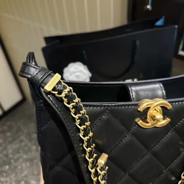 香奈兒高仿 Chanel 23B 嬉皮高仿包 慵懶隨性又好背 上身滿滿的驚喜 高級慵懶又性 徹底心動的一個 尺寸：28 15cm