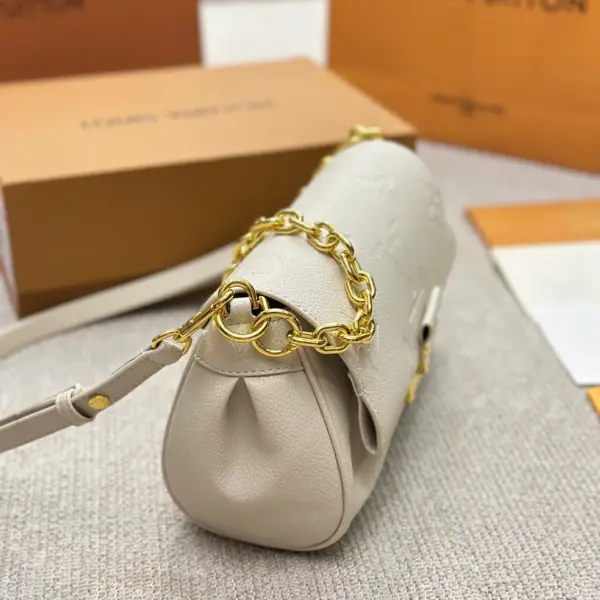 lv高仿LOUIS VUITTON Favorite 餃子包高仿頂級原單 非常低調耐看 全皮質感滿滿 多種背法 可鹽可甜 尺寸23 14cm