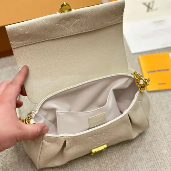 lv高仿LOUIS VUITTON Favorite 餃子包高仿頂級原單 非常低調耐看 全皮質感滿滿 多種背法 可鹽可甜 尺寸23 14cm