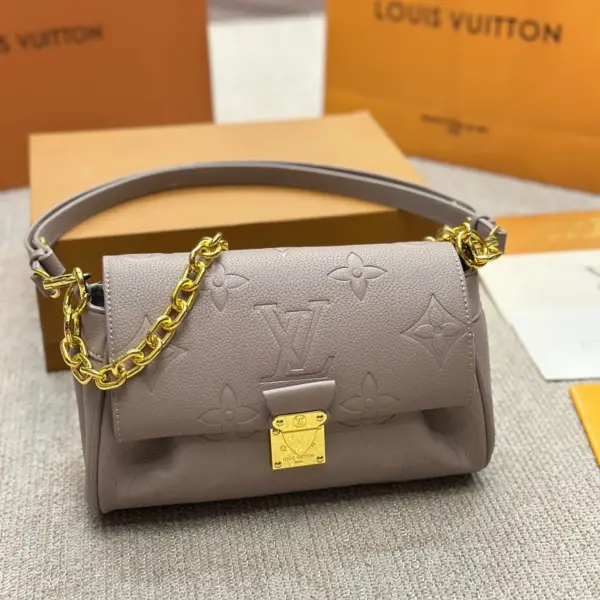 lv高仿LOUIS VUITTON Favorite 餃子包高仿頂級原單 非常低調耐看 全皮質感滿滿 多種背法 可鹽可甜 尺寸23 14cm