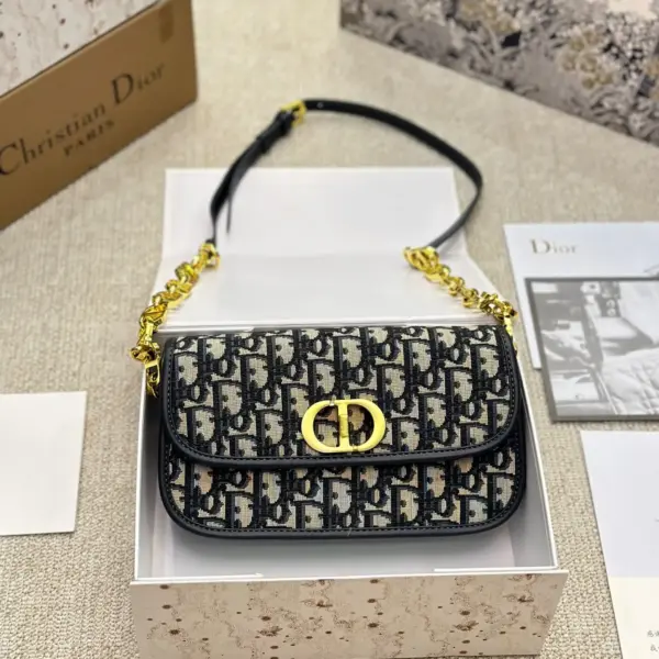 Dior 23新 30 Montaigne Avenue 刺繡翻蓋鏈條包精緻藍色提花材質搭配深藍色小牛皮蒙恬包高仿 10 Dior 23新 30 Montaigne Avenue 刺繡翻蓋鏈條包精緻藍色提花材質搭配深藍色小牛皮蒙恬包高仿