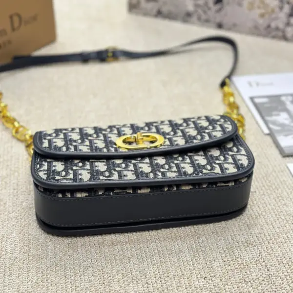 Dior 23新 30 Montaigne Avenue 刺繡翻蓋鏈條包精緻藍色提花材質搭配深藍色小牛皮蒙恬包高仿 12 Dior 23新 30 Montaigne Avenue 刺繡翻蓋鏈條包精緻藍色提花材質搭配深藍色小牛皮蒙恬包高仿
