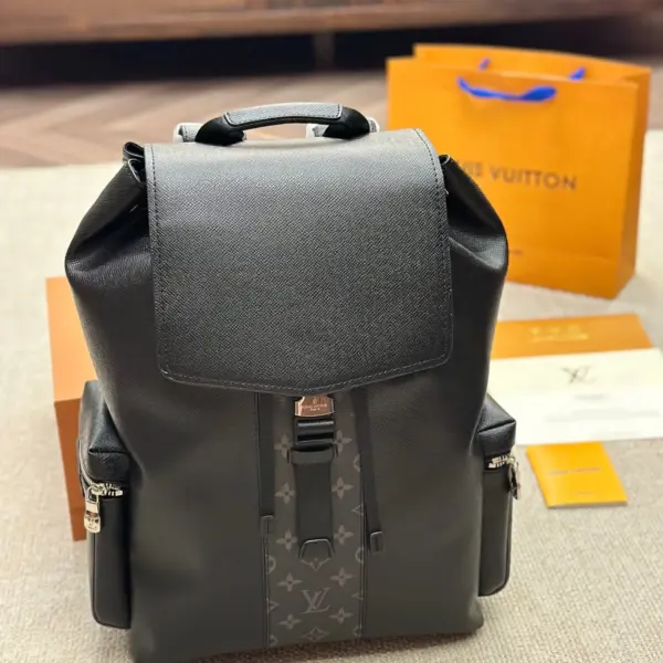 lv高仿 Discovery百搭通勤經典老花帆布拼牛皮雙肩包 LV最好看的雙肩包出差旅行必備超酷COOL
