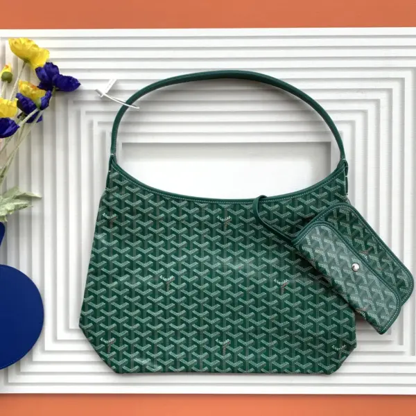 Goyard BOHEME HoBo 23高仿頂級版本最貼切的形容就是 紙片包了吧！ 真的是超輕薄無感的那種感覺