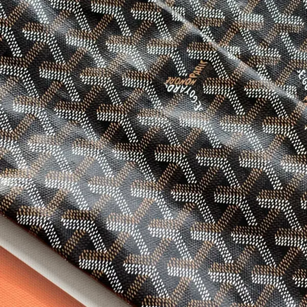 Goyard BOHEME HoBo 23高仿頂級版本最貼切的形容就是 紙片包了吧！ 真的是超輕薄無感的那種感覺