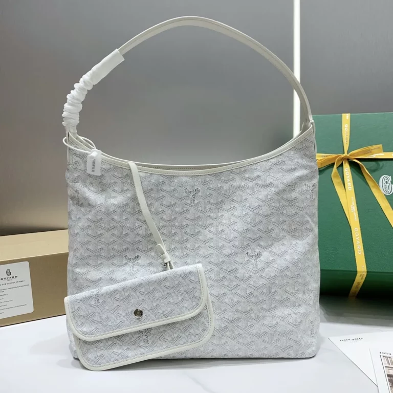 Goyard BOHEME HoBo 23高仿頂級版本最貼切的形容就是 紙片包了吧！ 真的是超輕薄無感的那種感覺