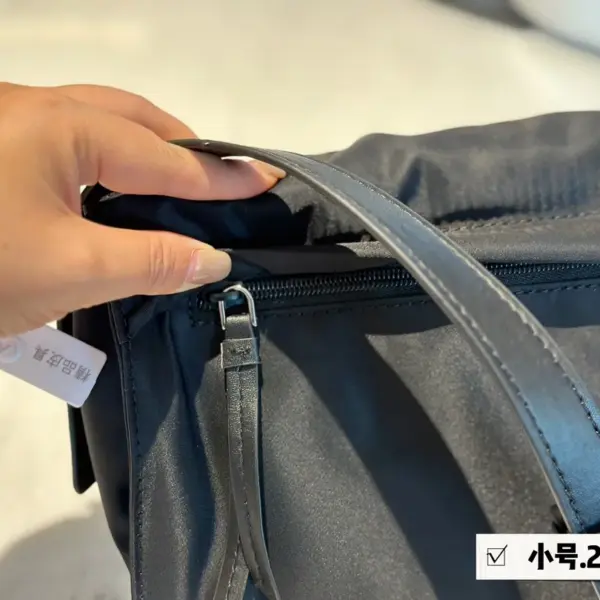 普拉達高仿小號 郵差包—超可愛的size太好看啦！通勤又百搭！無與倫比的好看和高級