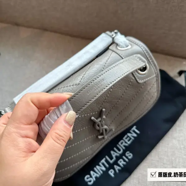 ysl高仿 niki 皮料軟糯質感〰️進口牛皮！質感真的不一般！說真的niki真的太適合秋冬啦！22*18cm（小）