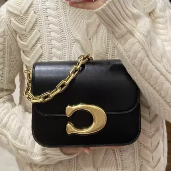 新品蔻馳idol bag鏈條斜背包原單牛皮五金 推薦c扣折疊禮盒🎁尺寸21 26 新品蔻馳idol bag鏈條斜背包原單牛皮五金 推薦c扣折疊禮盒🎁尺寸21