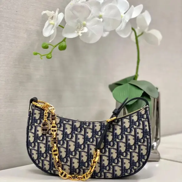 迪奧高仿Cocoach 蔻馳新品人氣王「通勤王」斜背單肩 21 迪奧高仿Cocoach 蔻馳新品人氣王「通勤王」斜背單肩