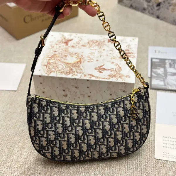 迪奧高仿Cocoach 蔻馳新品人氣王「通勤王」斜背單肩 12 迪奧高仿Cocoach 蔻馳新品人氣王「通勤王」斜背單肩