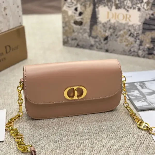 Dior新款蒙田高仿avenue2023年新款奶油蒙田 Avenue不是大白是一種奶油白jisoo 同款