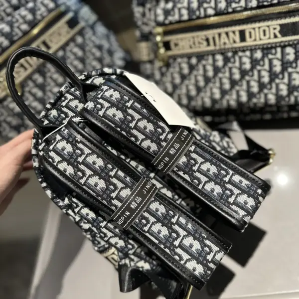 Dior雙肩包 熱賣爆款 原單頂級貨💐早春海外專櫃最新款經典、簡約