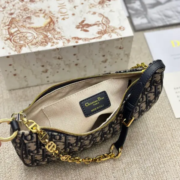 迪奧高仿Cocoach 蔻馳新品人氣王「通勤王」斜背單肩 17 迪奧高仿Cocoach 蔻馳新品人氣王「通勤王」斜背單肩