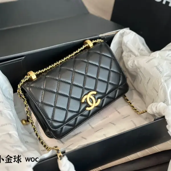 香奈兒高仿2021早秋新款雙小金球woc樣和19woc雙小金球這次新出的設計