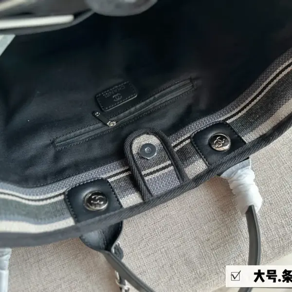 小香家2023 牛仔沙滩包🏖️ 安排！安排！ 今年出的这个沙滩包可太好看了! 水洗做旧款更加有高级感