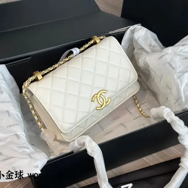 香奈兒高仿2021早秋新款雙小金球woc樣和19woc雙小金球這次新出的設計