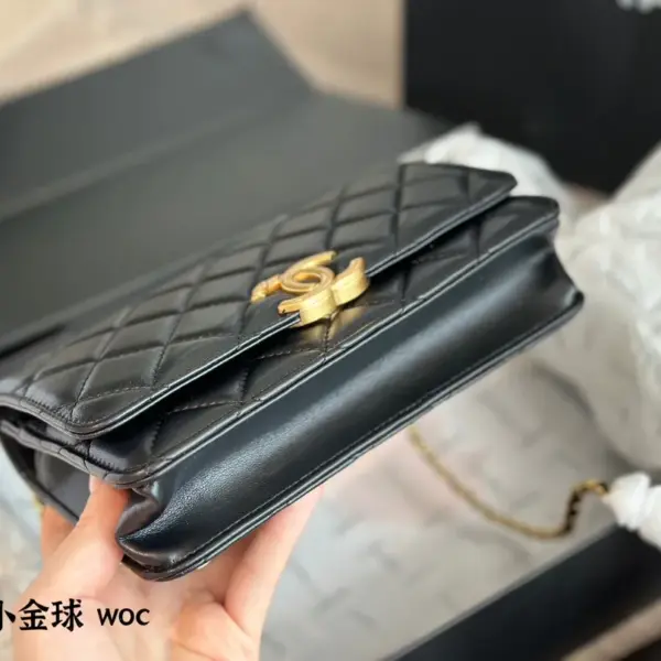 香奈兒高仿2021早秋新款雙小金球woc樣和19woc雙小金球這次新出的設計