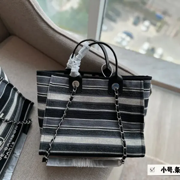 小香家2023 牛仔沙滩包🏖️ 安排！安排！ 今年出的这个沙滩包可太好看了! 水洗做旧款更加有高级感